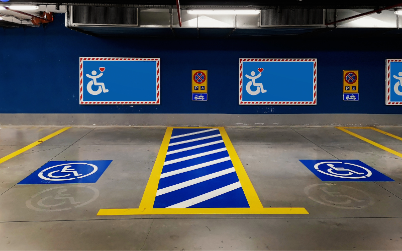 Parking - miejsce dla osoby niepełnosprawnej.